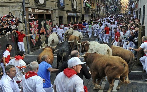 Sổ tay du lịch so tay du lich Sotaydulich Sotay Dulich Khampha Kham Pha Bui San Fermin Lễ hội bò rượt độc nhất tại Tây Ban Nha