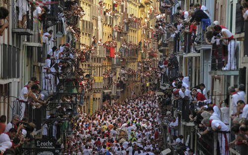 Sổ tay du lịch so tay du lich Sotaydulich Sotay Dulich Khampha Kham Pha Bui San Fermin Lễ hội bò rượt độc nhất tại Tây Ban Nha