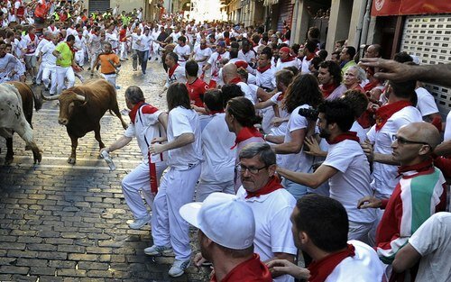 Sổ tay du lịch so tay du lich Sotaydulich Sotay Dulich Khampha Kham Pha Bui San Fermin Lễ hội bò rượt độc nhất tại Tây Ban Nha