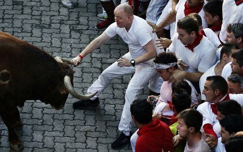 Sổ tay du lịch so tay du lich Sotaydulich Sotay Dulich Khampha Kham Pha Bui San Fermin Lễ hội bò rượt độc nhất tại Tây Ban Nha