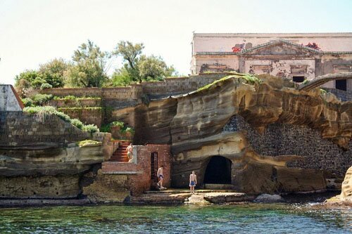 Sổ tay du lịch so tay du lich Sotaydulich Sotay Dulich Khampha Kham Pha Bui Hòn đảo bị nguyền rủa ở Italy