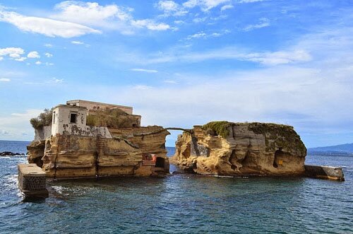 Sổ tay du lịch so tay du lich Sotaydulich Sotay Dulich Khampha Kham Pha Bui Hòn đảo bị nguyền rủa ở Italy