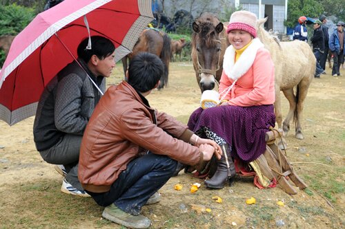 Sổ tay du lịch so tay du lich Sotaydulich Sotay Dulich Khampha Kham Pha Bui Phiên chợ ngựa nổi tiếng nhất vùng Tây Bắc