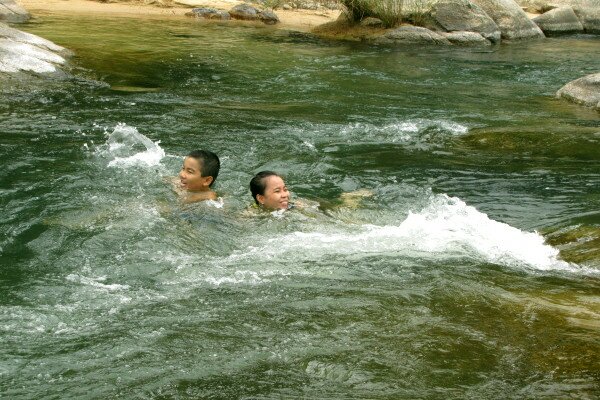 Sổ tay du lịch so tay du lich Sotaydulich Sotay Dulich Khampha Kham Pha Bui Chơi suối Đá Giăng