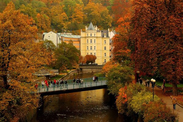 Sổ tay du lịch so tay du lich Sotaydulich Sotay Dulich Khampha Kham Pha Bui Karlovy Vary Thành phố suối khoáng