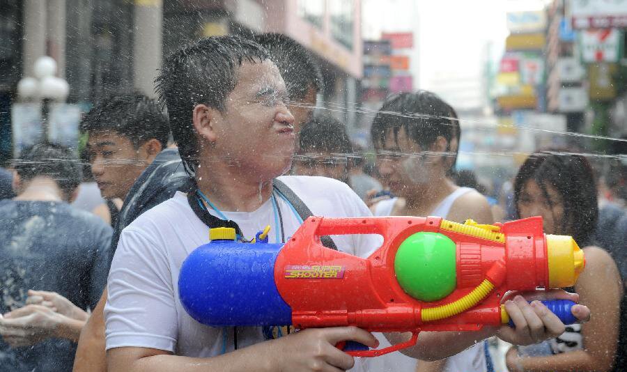 Sổ tay du lịch so tay du lich Sotaydulich Sotay Dulich Khampha Kham Pha Bui Vui nhộn Tết Songkran té nước ở Thái Lan