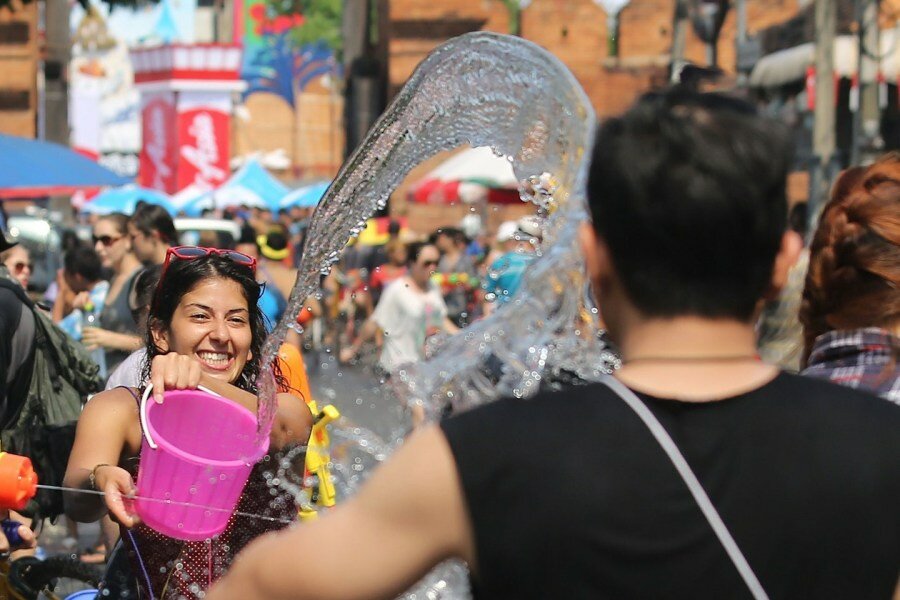 Sổ tay du lịch so tay du lich Sotaydulich Sotay Dulich Khampha Kham Pha Bui Vui nhộn Tết Songkran té nước ở Thái Lan