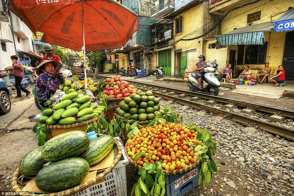 Sổ tay du lịch so tay du lich Sotaydulich Sotay Dulich Khampha Kham Pha Bui Hình ảnh đường ray xe lửa ở Hà Nội trên báo Anh