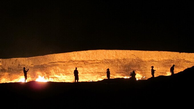 Sổ tay du lịch so tay du lich Sotaydulich Sotay Dulich Khampha Kham Pha Bui Turkmenistan phát triển du lịch từ "cánh cửa địa ngục"Darvaza