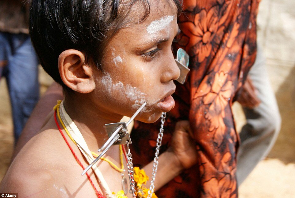 Sổ tay du lịch so tay du lich Sotaydulich Sotay Dulich Khampha Kham Pha Bui Rợn người khi tham dự lễ hội Thaipusam