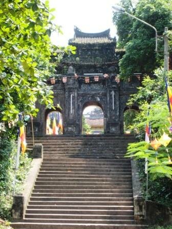  Sổ tay du lịch so tay du lich Sotaydulich Sotay Dulich Khampha Kham Pha Bui Ve voi Hue thuong Bao Quoc Tu thang tram cung thoi gian