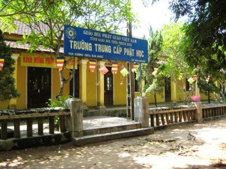  Sổ tay du lịch so tay du lich Sotaydulich Sotay Dulich Khampha Kham Pha Bui Ve voi Hue thuong Bao Quoc Tu thang tram cung thoi gian