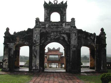 Sổ tay du lịch so tay du lich Sotaydulich Sotay Dulich Khampha Kham Pha Bui Ve voi Hue thuong Van Mieu bieu tuong cua nen giao duc nuoc nha