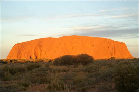 Sổ tay du lịch so tay du lich Sotaydulich Sotay Dulich Khampha Kham Pha Bui Nui da Uluru Ky quan thien nhien của Australia