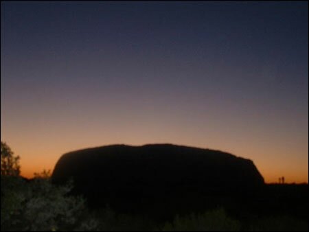 Sổ tay du lịch so tay du lich Sotaydulich Sotay Dulich Khampha Kham Pha Bui Nui da Uluru Ky quan thien nhien của Australia