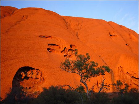 Sổ tay du lịch so tay du lich Sotaydulich Sotay Dulich Khampha Kham Pha Bui Nui da Uluru Ky quan thien nhien của Australia