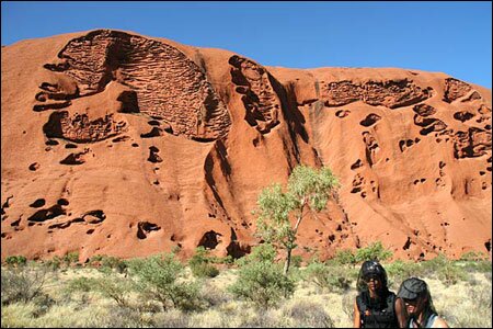 Sổ tay du lịch so tay du lich Sotaydulich Sotay Dulich Khampha Kham Pha Bui Nui da Uluru Ky quan thien nhien của Australia