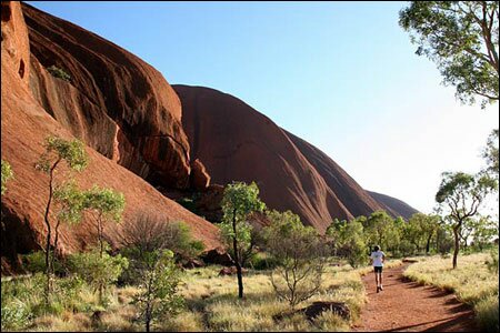 Sổ tay du lịch so tay du lich Sotaydulich Sotay Dulich Khampha Kham Pha Bui Nui da Uluru Ky quan thien nhien của Australia