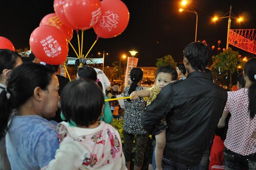 Sổ tay du lịch so tay du lich Sotaydulich Sotay Dulich Khampha Kham Pha Bui Binh Duong Dem giao thua ruc ro ngan hoa