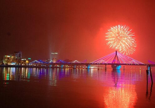 Sổ tay du lịch so tay du lich Sotaydulich Sotay Dulich Khampha Kham Pha Bui bang gia ve le hoi phao hoa quoc te da nang 2012 sac mau da nang